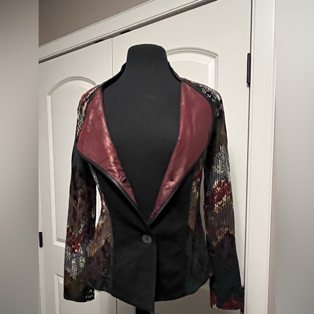 Chic Women's Black and Reddish Brown Blazer
